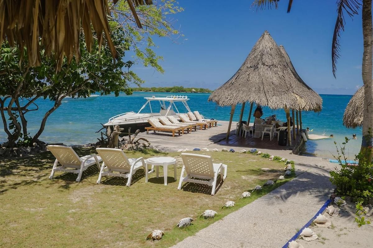 Vicky Island House In The Rosario Islands