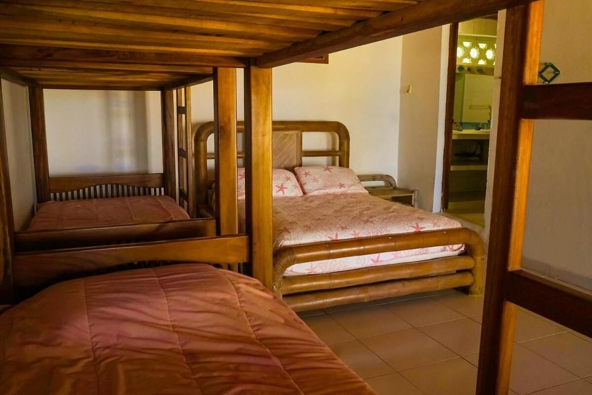 Vicky Island House In The Rosario Islands *