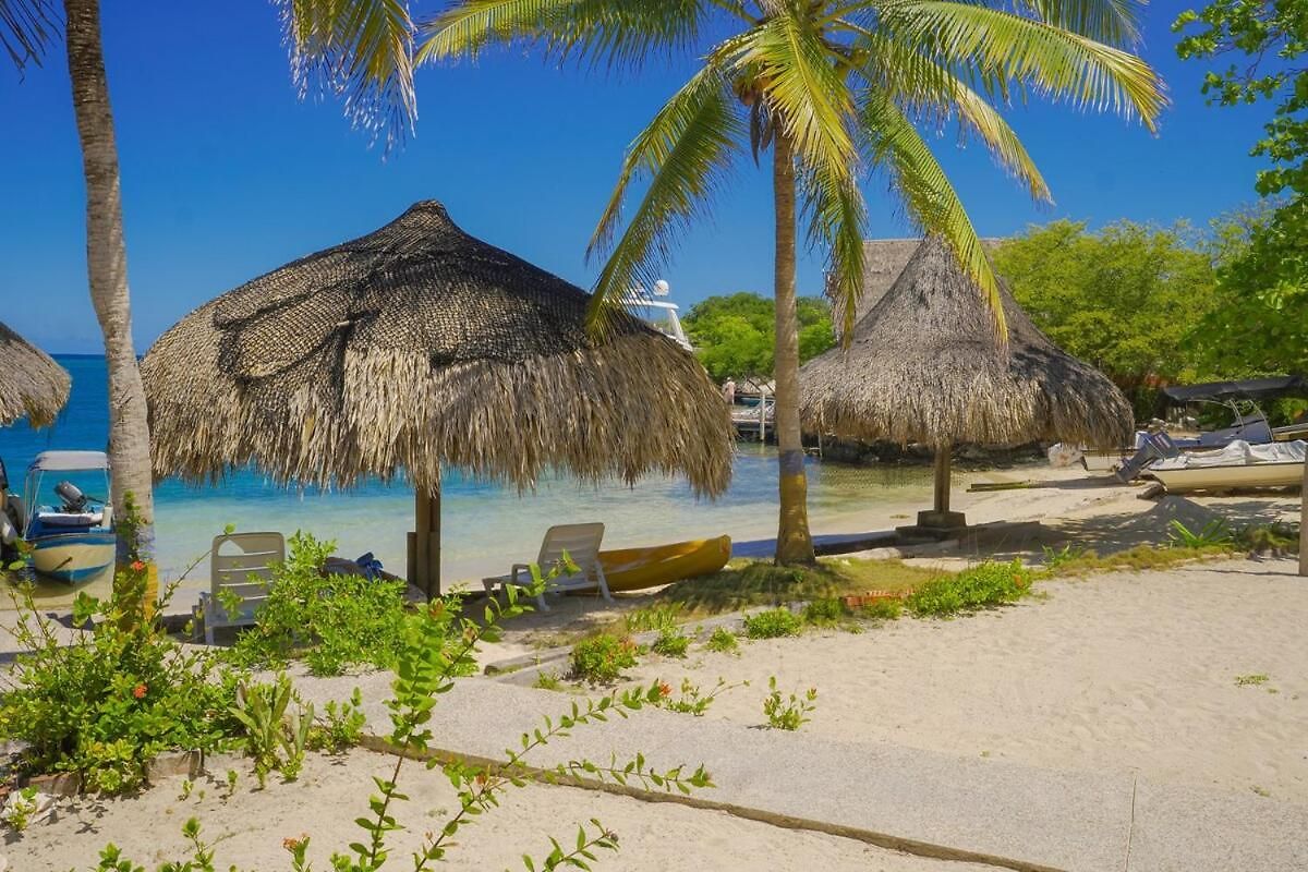 Vicky Island House In The Rosario Islands