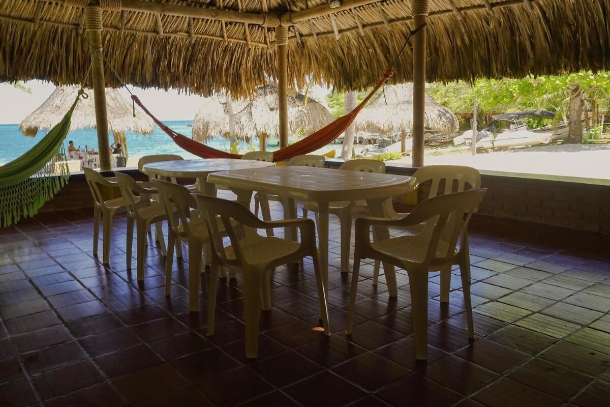 Vicky Island House In The Rosario Islands *