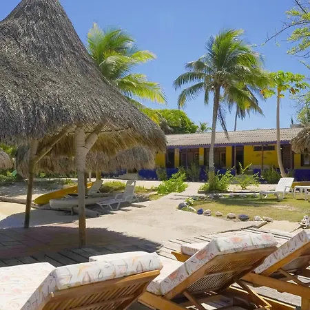 Vicky Island House In The Rosario Islands *