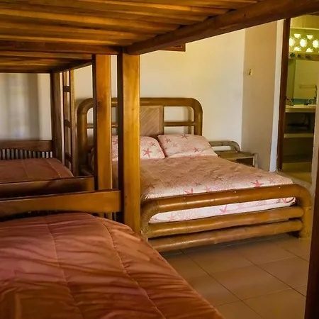 Vicky Island House In The Rosario Islands *